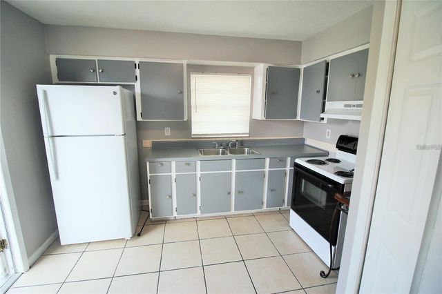 9418 N 50TH STREET B, Tampa, FL 33617