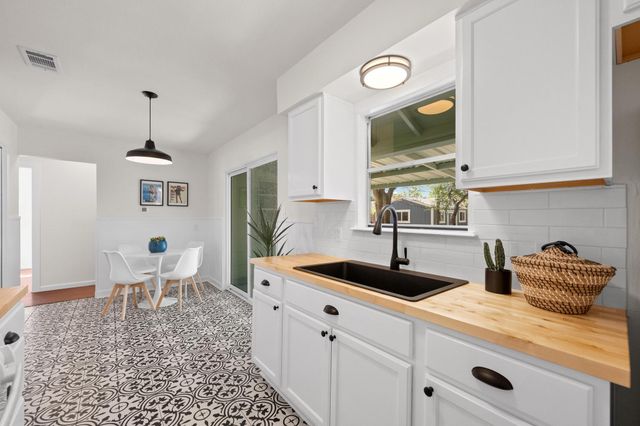 407 Westmorland DR, Austin, TX 78745