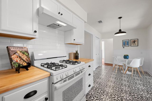 407 Westmorland DR, Austin, TX 78745
