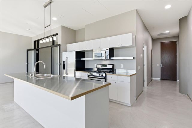 5601 Smetana Drive 407, Hopkins, MN 55343