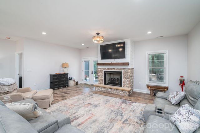 949 Cat Square Road, Vale, NC 28168