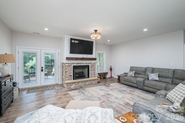 949 Cat Square Road, Vale, NC 28168