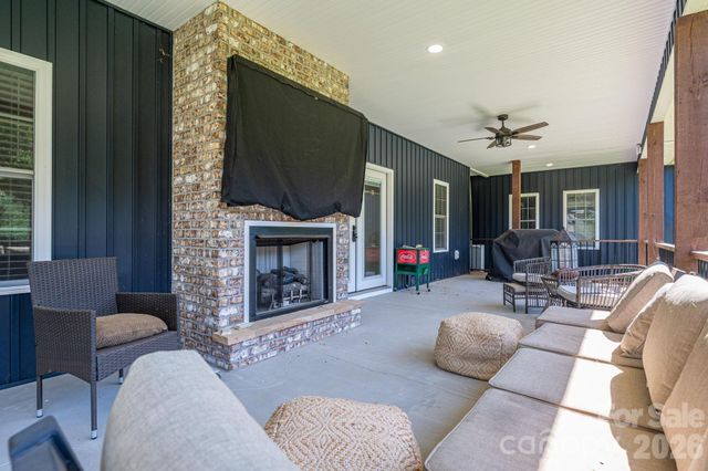 949 Cat Square Road, Vale, NC 28168