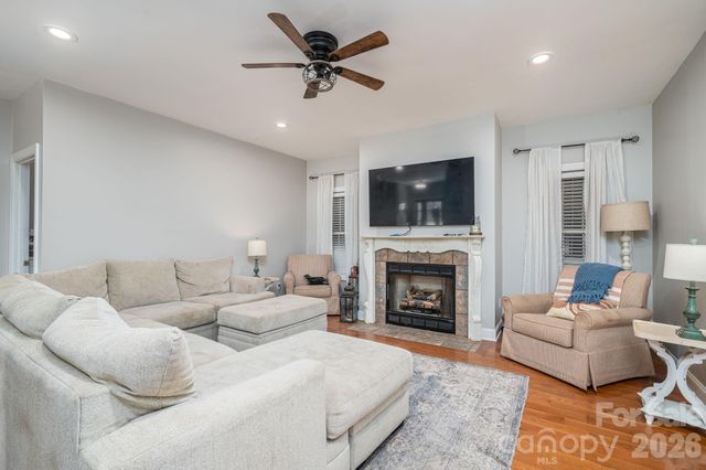 949 Cat Square Road, Vale, NC 28168