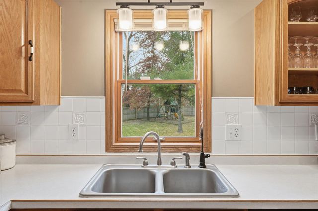 33814 Walbo Drive NW, Cambridge, MN 55008