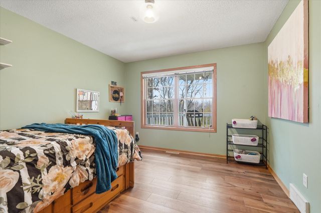 33814 Walbo Drive NW, Cambridge, MN 55008