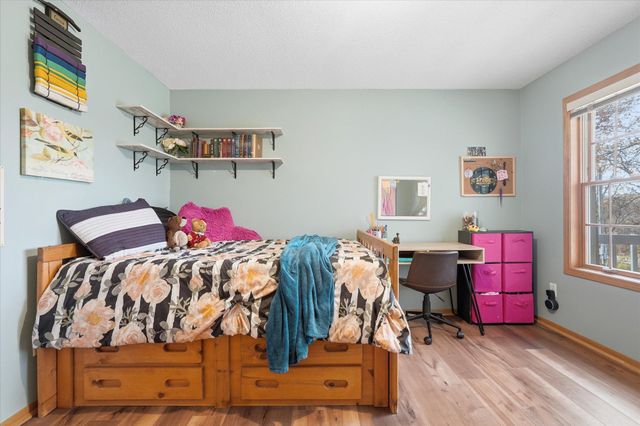 33814 Walbo Drive NW, Cambridge, MN 55008