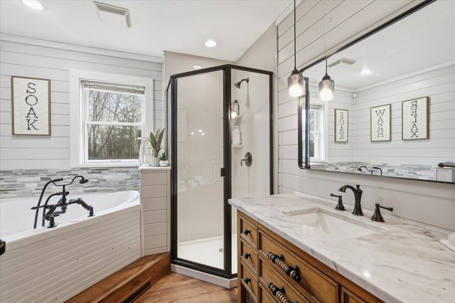 33814 Walbo Drive NW, Cambridge, MN 55008