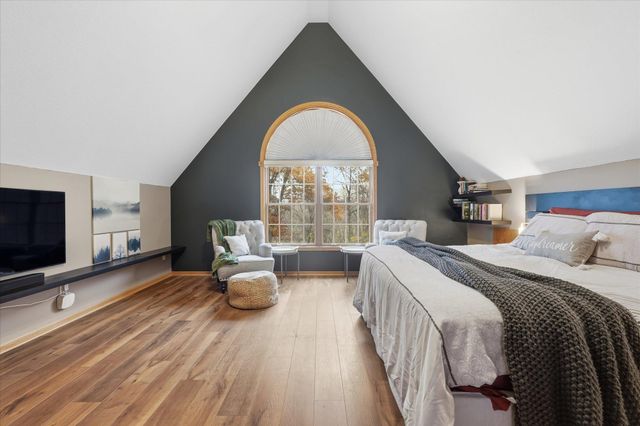 33814 Walbo Drive NW, Cambridge, MN 55008