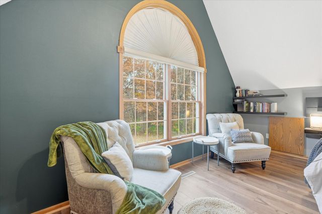 33814 Walbo Drive NW, Cambridge, MN 55008