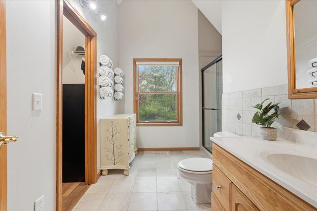 33814 Walbo Drive NW, Cambridge, MN 55008