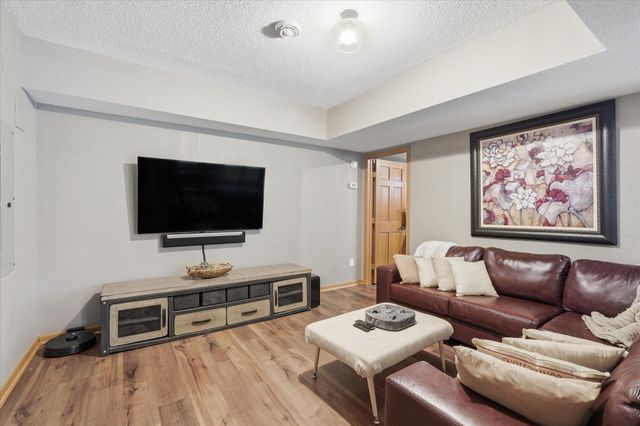 33814 Walbo Drive NW, Cambridge, MN 55008