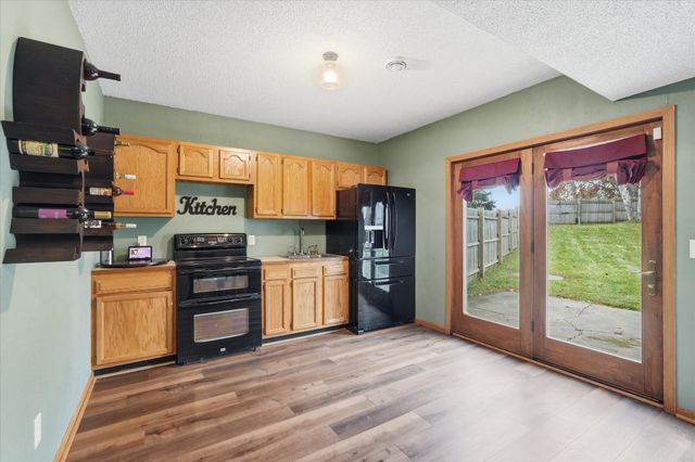 33814 Walbo Drive NW, Cambridge, MN 55008