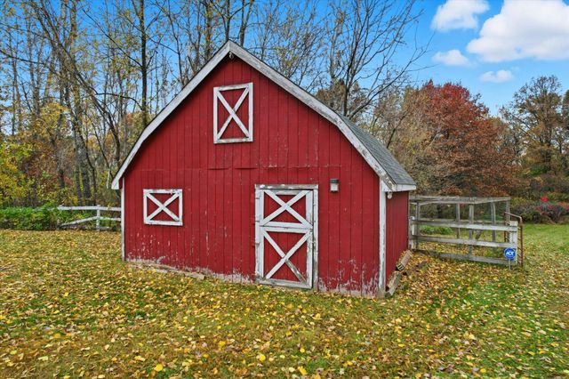 33814 Walbo Drive NW, Cambridge, MN 55008