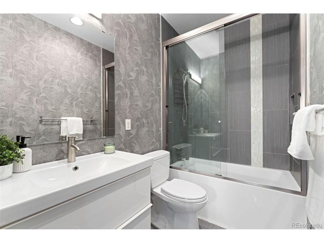 2521 Lawrence St, Denver, CO 80205