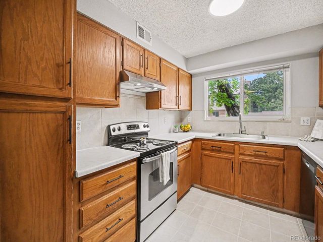 222 Wright St 206, Lakewood, CO 80228