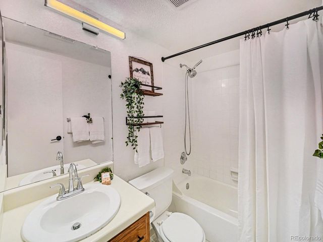 222 Wright St 206, Lakewood, CO 80228