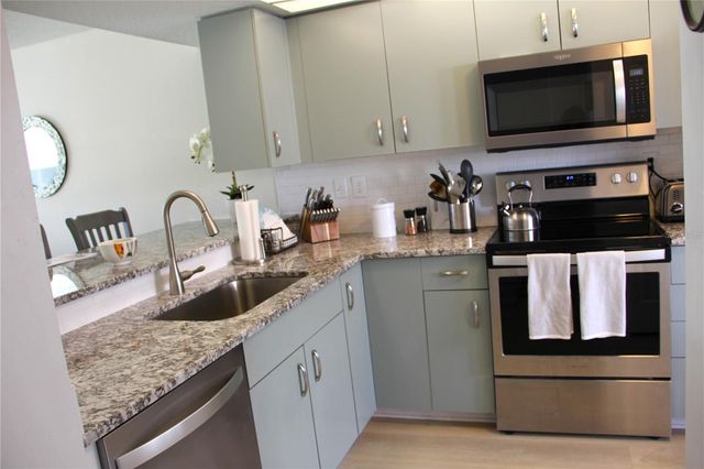 204 SILVER LAKE DRIVE 102, Venice, FL 34292