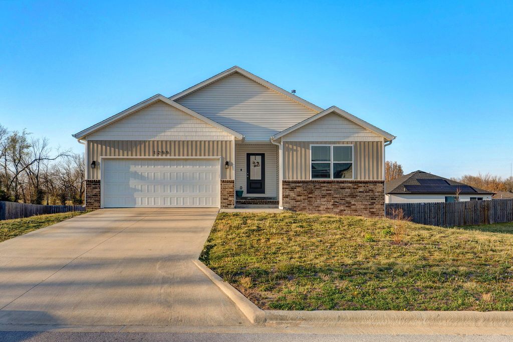 1255 W Penny Lane, Republic, MO 65738