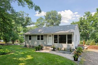 10 Woodlawn Avenue, Tonka Bay, MN 55331