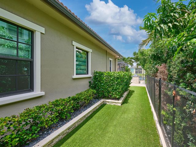 8965 Watercrest Circle E, Parkland, FL 33076