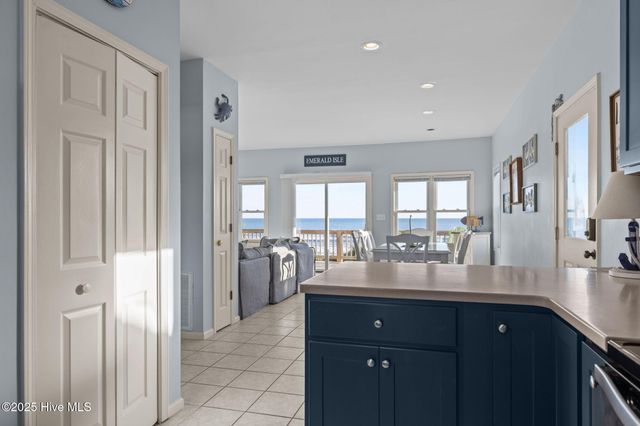 7121 Ocean Drive West, Emerald Isle, NC 28594