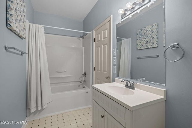 7121 Ocean Drive West, Emerald Isle, NC 28594