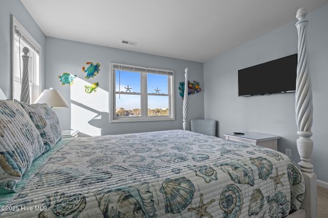 7121 Ocean Drive West, Emerald Isle, NC 28594