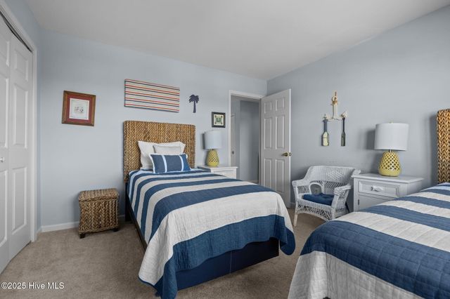 7121 Ocean Drive West, Emerald Isle, NC 28594