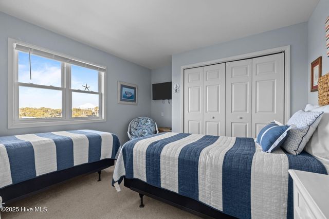 7121 Ocean Drive West, Emerald Isle, NC 28594