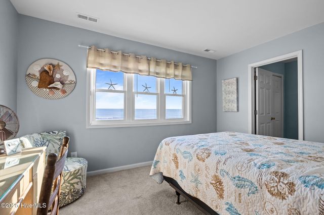 7121 Ocean Drive West, Emerald Isle, NC 28594