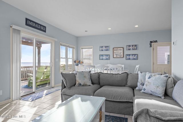 7121 Ocean Drive West, Emerald Isle, NC 28594