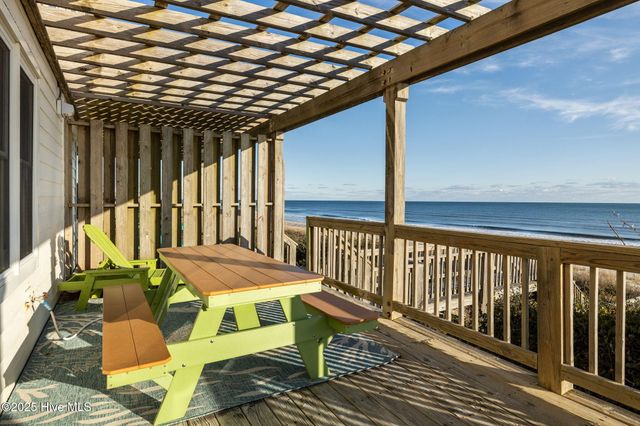 7121 Ocean Drive West, Emerald Isle, NC 28594