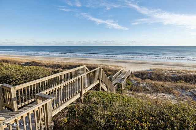 7121 Ocean Drive West, Emerald Isle, NC 28594