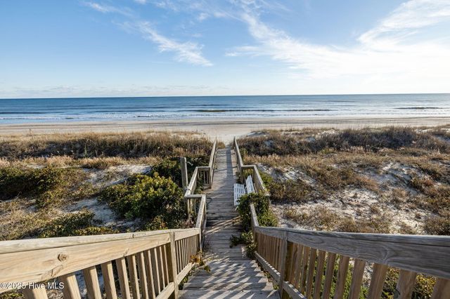 7121 Ocean Drive West, Emerald Isle, NC 28594