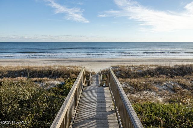 7121 Ocean Drive West, Emerald Isle, NC 28594