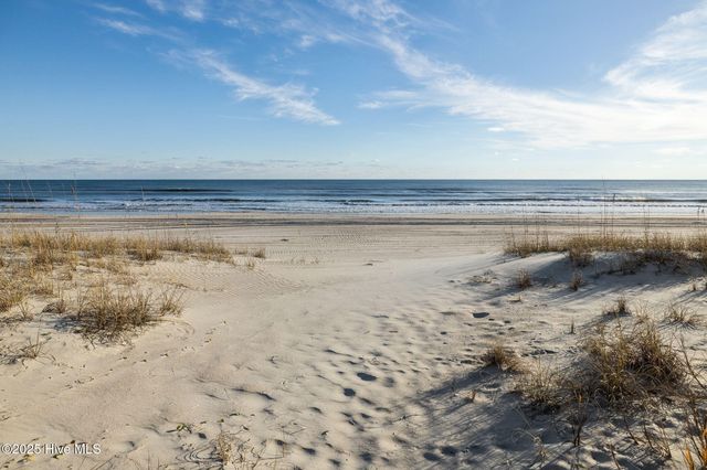 7121 Ocean Drive West, Emerald Isle, NC 28594
