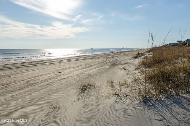 7121 Ocean Drive West, Emerald Isle, NC 28594