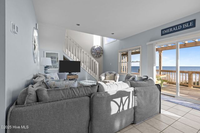 7121 Ocean Drive West, Emerald Isle, NC 28594