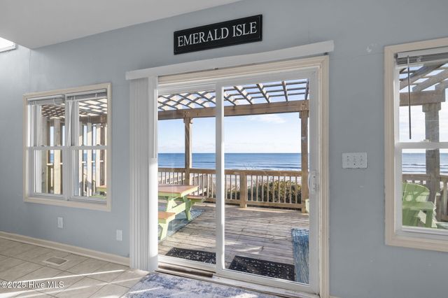 7121 Ocean Drive West, Emerald Isle, NC 28594