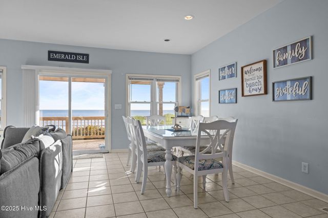 7121 Ocean Drive West, Emerald Isle, NC 28594