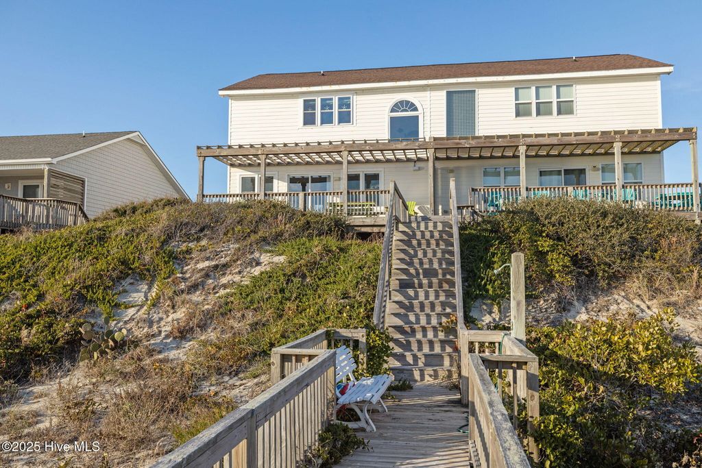 7121 Ocean Drive West, Emerald Isle, NC 28594