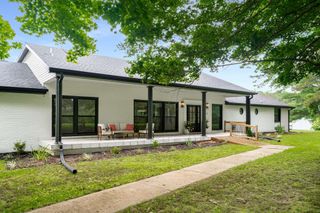 1015 Jump Off Rd, Bon Aqua, TN 37025