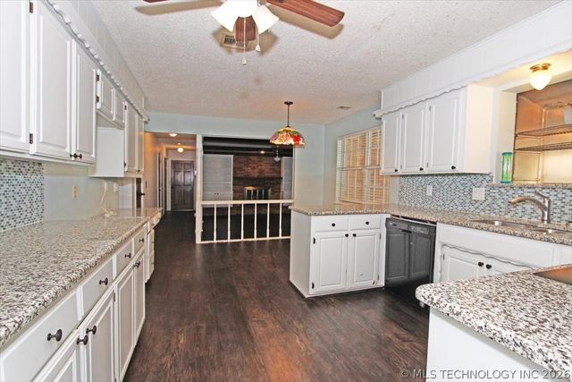 2408 Chapel Hill Court, Bartlesville, OK 74006