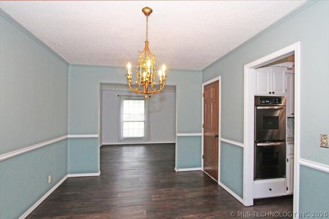 2408 Chapel Hill Court, Bartlesville, OK 74006