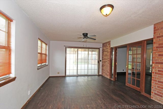 2408 Chapel Hill Court, Bartlesville, OK 74006