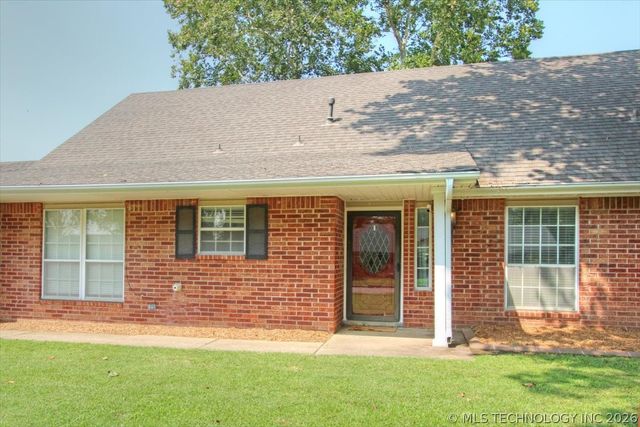 2408 Chapel Hill Court, Bartlesville, OK 74006