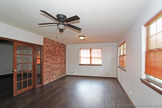 2408 Chapel Hill Court, Bartlesville, OK 74006