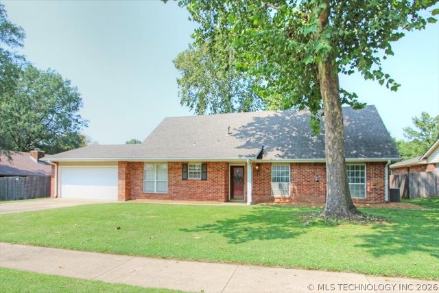 2408 Chapel Hill Court, Bartlesville, OK 74006