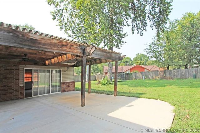 2408 Chapel Hill Court, Bartlesville, OK 74006